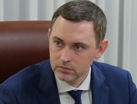Возле школ в Энгельсе массово устанавливают макеты детей