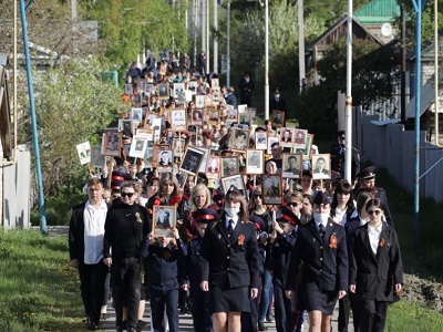 В Татищево состоялось шествие «Бессмертного полка» В Татищево состоялось шествие «Бессмертного полка»
