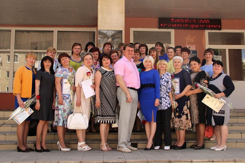 Сотрудники Балашовского дома-интерната получили Почетные грамоты и благодарственные письма на мероприятии, посвященном празднику- «День социального работника»