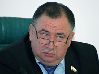 Валерия Сараева просят обратить внимание на спасателей, которые вместо подготовки снаряжения выполняют обязанности уборщика