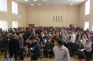 На публичные слушания в Саратове пришли более 500 человек