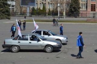 На Театральной площади автолюбители совершили 