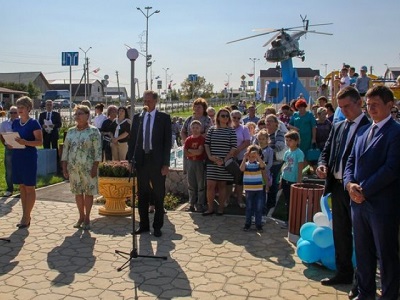 В день празднования 90-летия образования района в Татищеве открыли сквер «У вертолета»