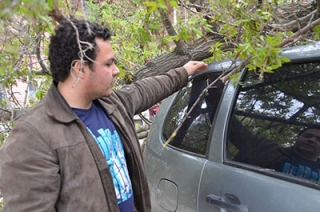 Житель дома на набережной остался без крыши и машины