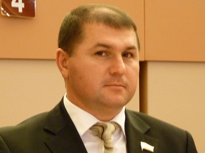 Жительница с улицы Барнаульской попросила депутата облдумы обустроить двор 