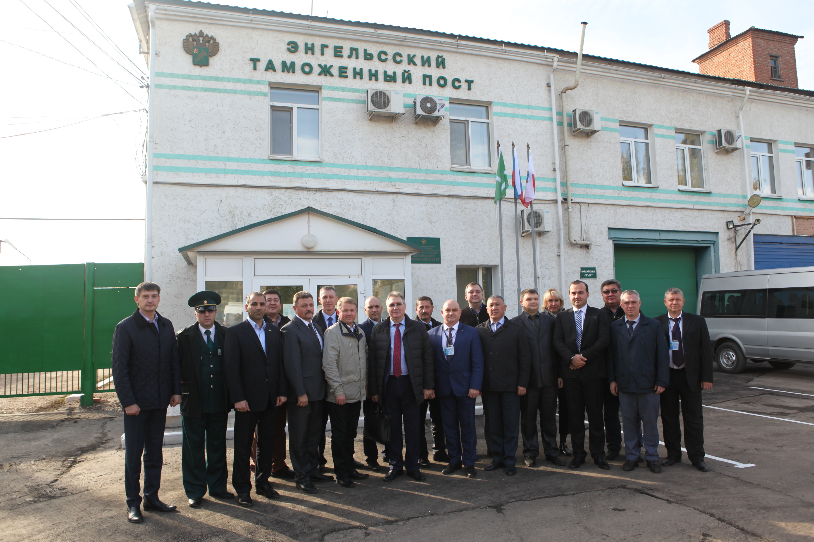 Международную делегацию специалистов по борьбе с наркотиками познакомили с работой Энгельсского таможенного поста