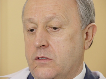 Саратовчанка просит привести в порядок территорию возле школы №38