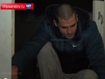 После пяти часов общения с психологами и оперативниками парень выбросился из окна пятого этажа.ВИДЕО