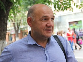 «Кофе и Шоколад» - о «вип-гараже»: машины парковались под навесом на Волжской незаконно