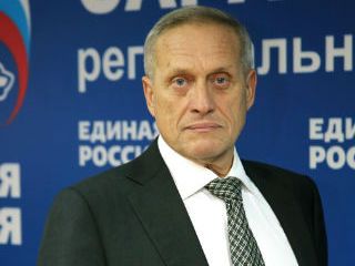 Василия Максимова попросили помочь с забором 