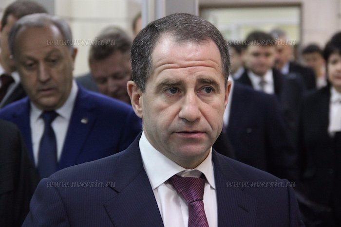                 Михаилу Бабичу и министру промышленности Денису Мантурову показали продукты саратовского импортозамещения             