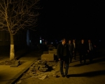 Перед приездом Володина на улице Волжской в темноте устанавливают фонари