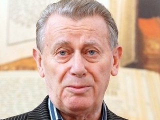 Александра Ландо попросили содействовать в том, чтобы детей принимали в сады до 9, а школьный день начинался на час позже