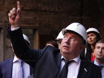 В Саратове из-за сильного ветра упало два десятка деревьев