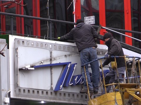 Урбанистика. Предпринимателей обязали демонтировать вывески за свой счет