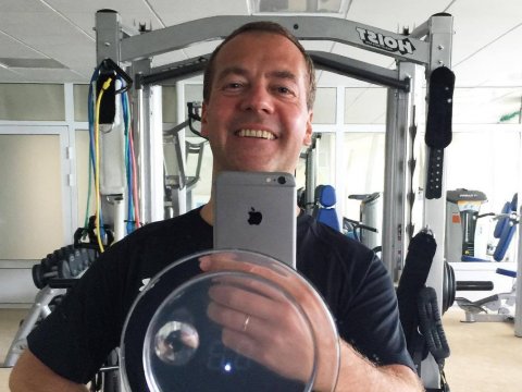 Медведев снизил прожиточный минимум для россиян на 198 рублей