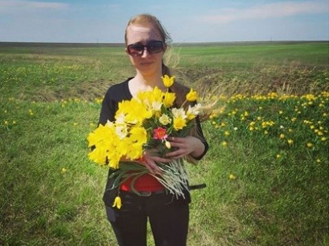 Нарвавшей тюльпанов на фестивале жительнице Энгельса грозит штраф