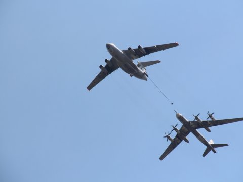 Над Саратовом пролетели стратегические ракетоносцы