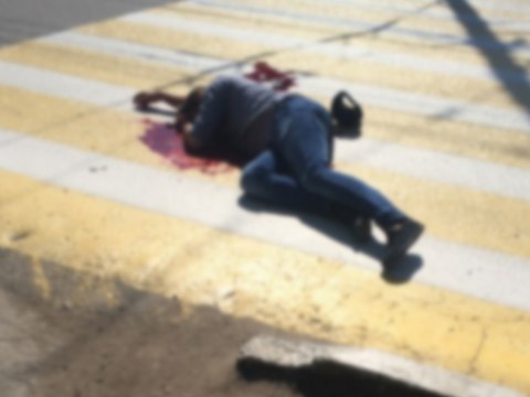 В центре Балакова зарезали молодого мужчину. Фото (18+)