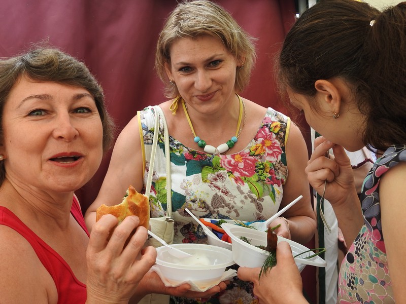 У гостей фестиваля ухи возникли трудности с выездом из Вольска, также гостям не хватало туалетов и случилась давка в очереди на метеор