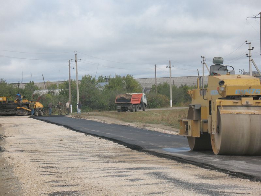 В Татищевском районе, в поселке Коминтерн капитально отремонтируют дорожное полотно