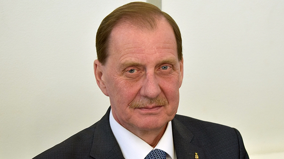 На горячую Линию с Павлом Сурковым поступило 5 вопросов