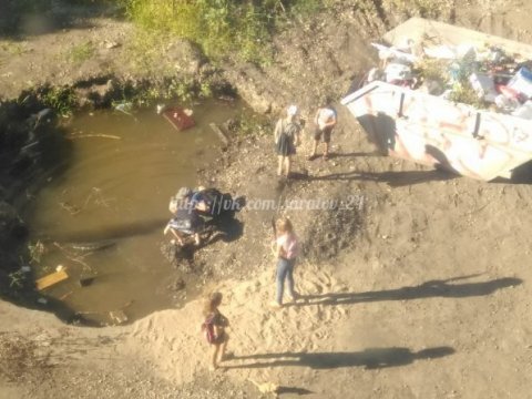 У опасного «пруда» «Водоканала» в Солнечном играли дети