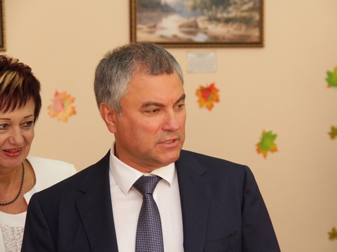 Володин пообещал за два года расширить гимназию в Елшанке