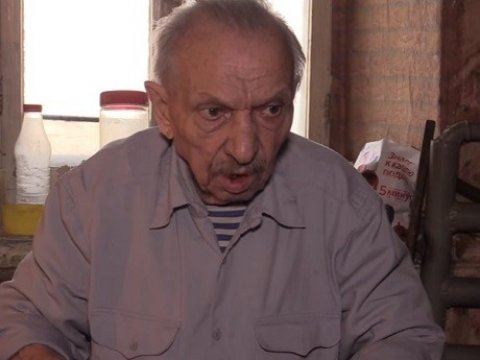 В Саратове 82-летний пенсионер живет в доме без газа, воды и отопления