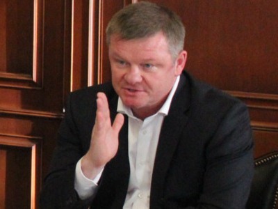 Анастасия интересуется, как проводится уборка придомовых территорий управляющими компаниями