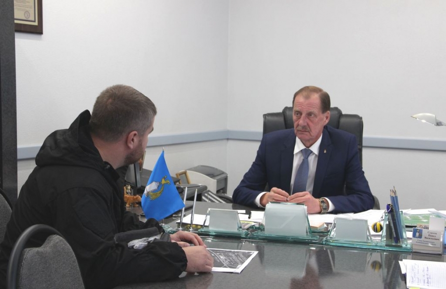 Трое татищевцев обратились к Павлу Суркову для решения проблем