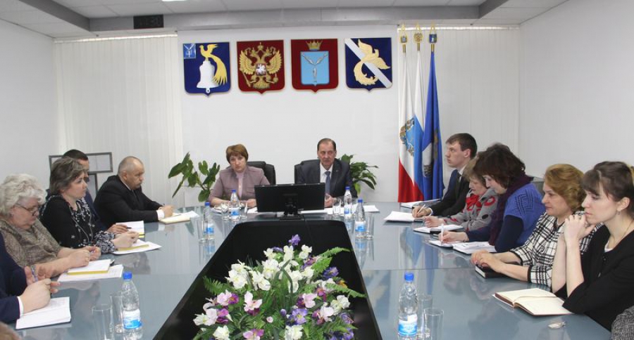 Павел Сурков призвал ответственных рационально использовать теплоресурсы и провести субботники в Татищевском районе