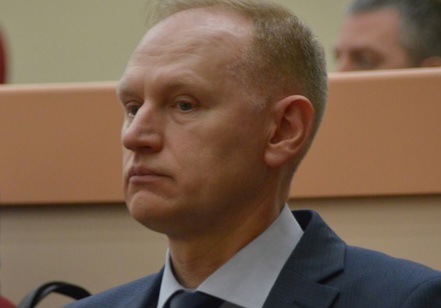 Капремонт в саратовских школах: вместо полов из лиственницы подрядчики постелили обычный линолеум, установили меньше окон и покрыли кровлю дешевым материалом 