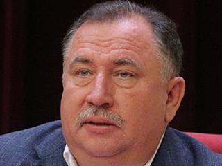 Главе города написали о нечищеных трамвайных остановках 