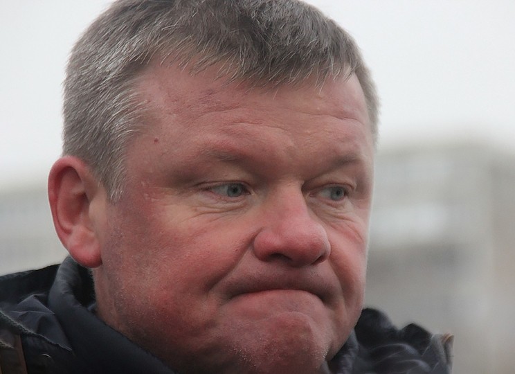 Михаилу Исаеву сообщили об указании чиновницы привлекать учителей к уборке снега и мусора