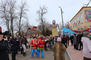Проживающие Энгельсского дома-интерната отметили широкую Масленицу.