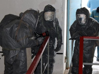 В Энгельсе спасатели тренировались устранять разлив хлора после пожара