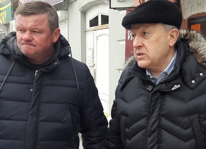 Радаеву и Исаеву предложили проехать из Солнечного в Заводской на общественном транспорте