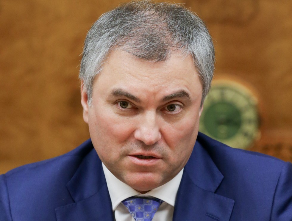 Госдума приняла закон, из-за которого все водители такси, автобусов, троллейбусов и трамваев должны принести на работу справки о судимостях