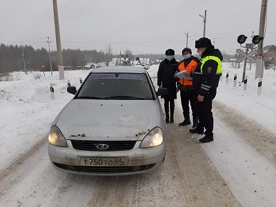 Водителям Вольского района Саратовской области напомнили о правилах пересечения железнодорожных переездов