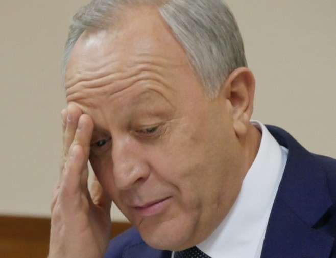 Губернатор потребовал достроить ледовый дворец к концу года