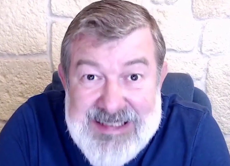 В Саратове беглого оппозиционера Вячеслава Мальцева оштрафовали по статье о дискредитации армии после уведенного полицейским видео