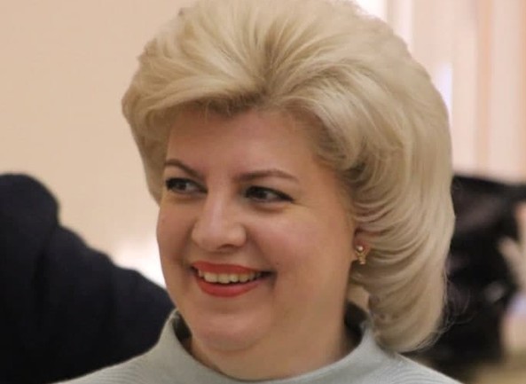 В центре Саратова прохожим угрожает рушащийся дом с мезонином