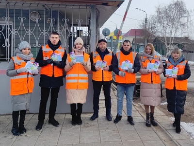 Саратовские железнодорожники напомнили автоледи о правилах пересечения железнодорожных переездов