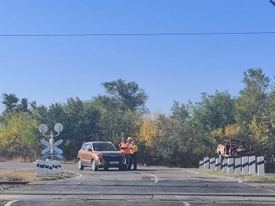 Водителям в Саратовской области напомнили о правилах пересечения железнодорожных переездов