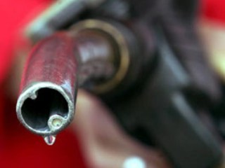 Правительство сохранило повышенную пошлину на бензин