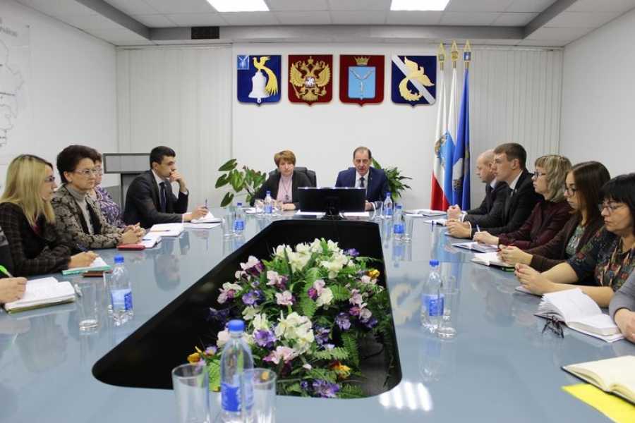 В Татищевском районе обсудили подготовку к новогодним праздникам