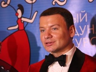 Александр Олешко подарил саратовскому цирку раритетную афишу