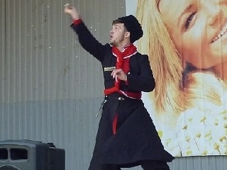 В Национальной деревне станцевали лезгинку