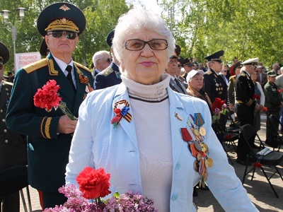 День Победы. Саратовцы возложили цветы к Вечному огню и 